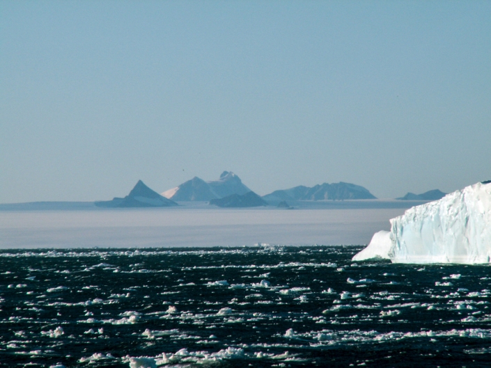 Approaching Mawson, February 2006 © Stevie Davenport