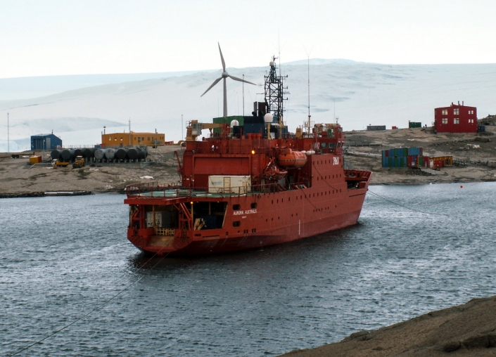 Aurora Australis at Mawson, February 2006 © Stevie Davenport