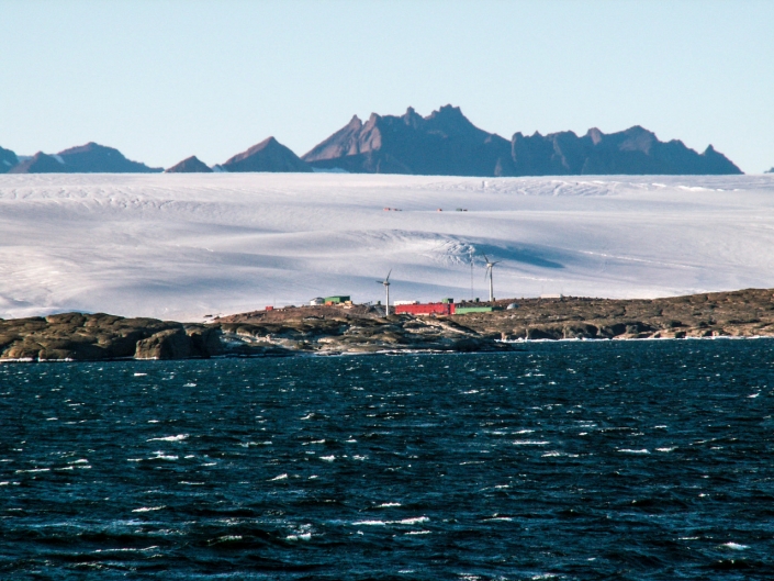 Mawson Station with Mt Henderson © Stevie Davenport