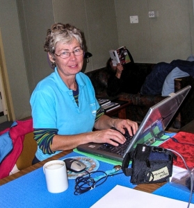 Stevie Davenport pounding the keys on her novel, “A Crack in the Ice”. © Anung Widodo